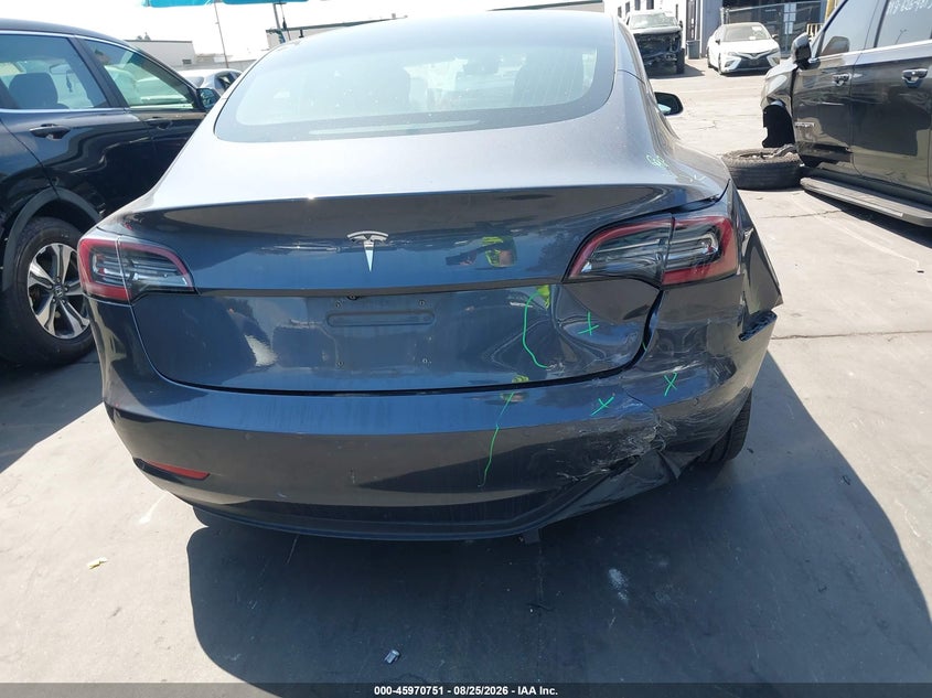 TESLA MODEL 3 - zdjęcie 17