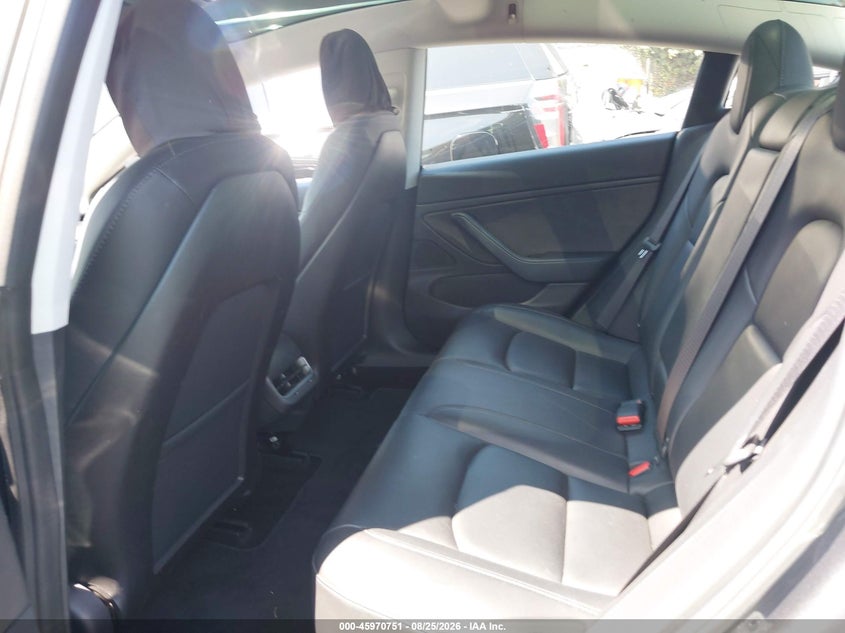TESLA MODEL 3 - zdjęcie 23