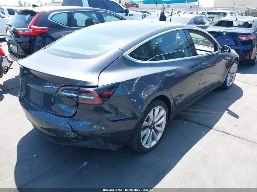 TESLA MODEL 3 - zdjęcie 4