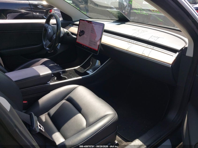 TESLA MODEL 3 - zdjęcie 5