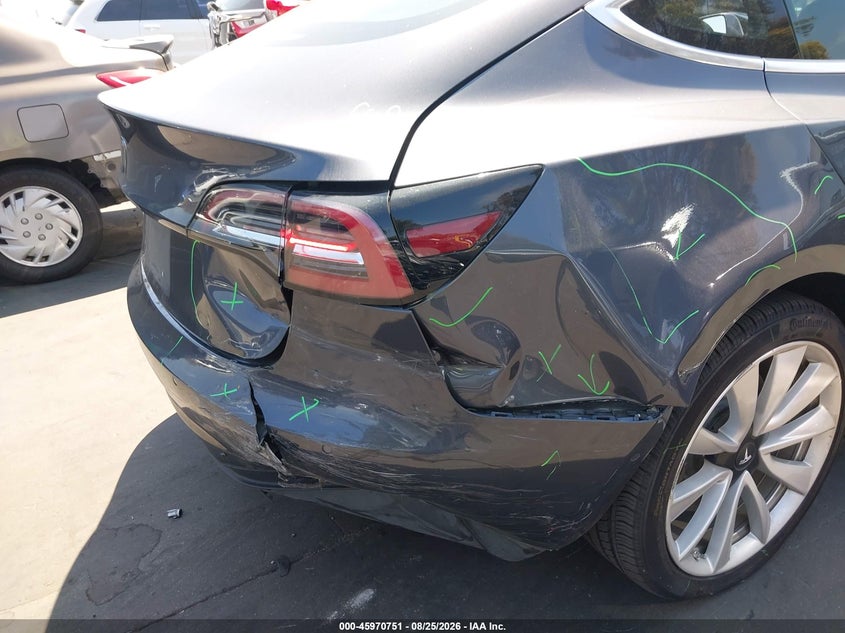TESLA MODEL 3 - zdjęcie 6