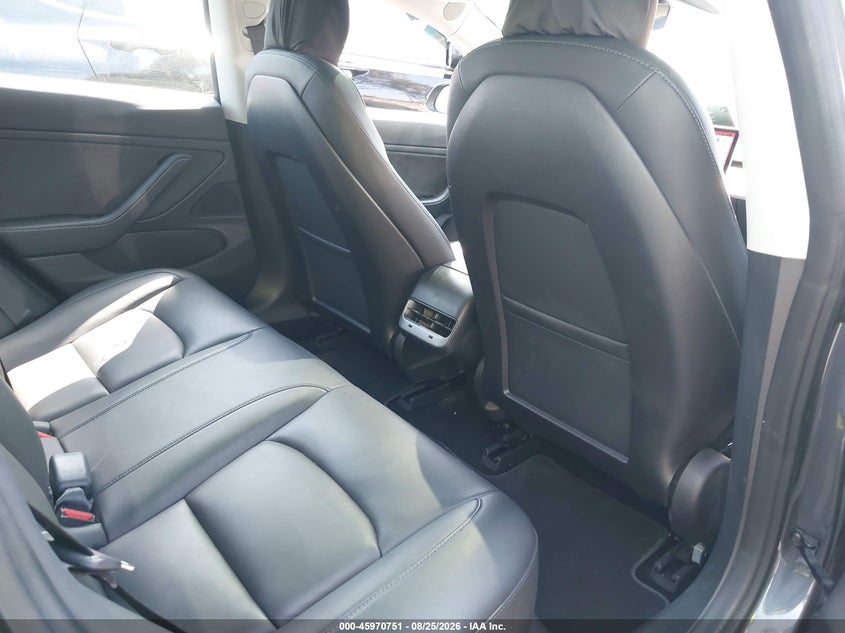 TESLA MODEL 3 - zdjęcie 8