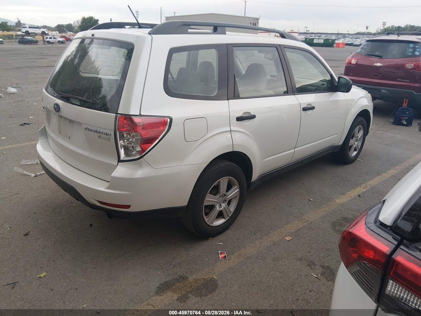 2013 SUBARU FORESTER auction photo 4