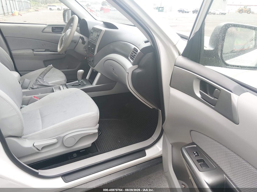 2013 SUBARU FORESTER auction photo 5
