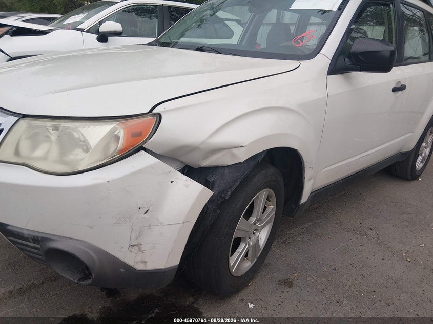 2013 SUBARU FORESTER auction photo 6