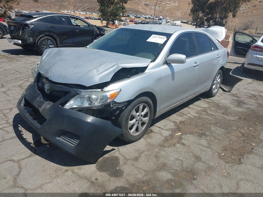 2011 Toyota Camry, Перёд и зад, IAAI, VIN 4T1BF3EK1BU699603 — фото 2