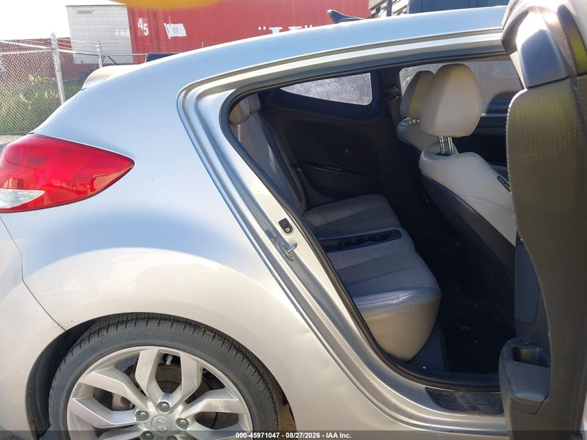 2012 HYUNDAI VELOSTER auction photo 8