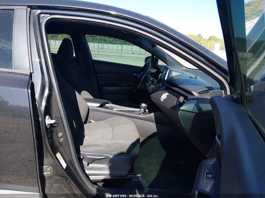 2018 TOYOTA C-HR auction photo 5