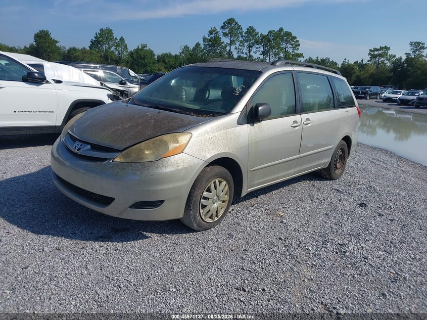 2008 TOYOTA SIENNA auction photo 2