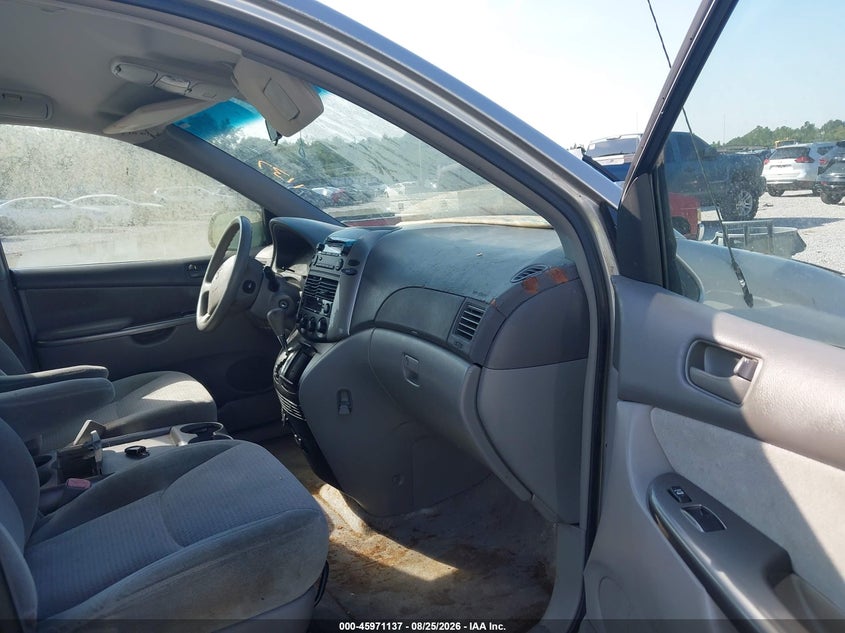 2008 TOYOTA SIENNA auction photo 5