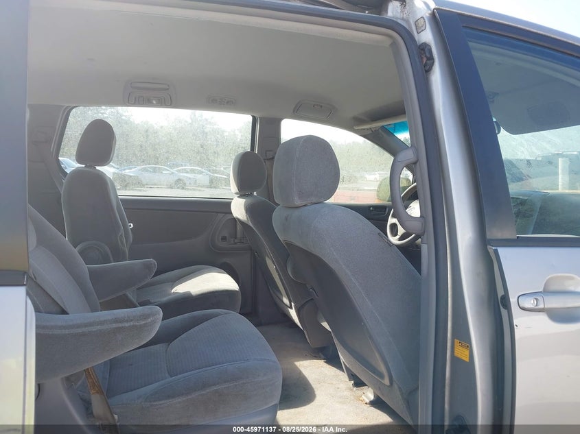 2008 TOYOTA SIENNA auction photo 8