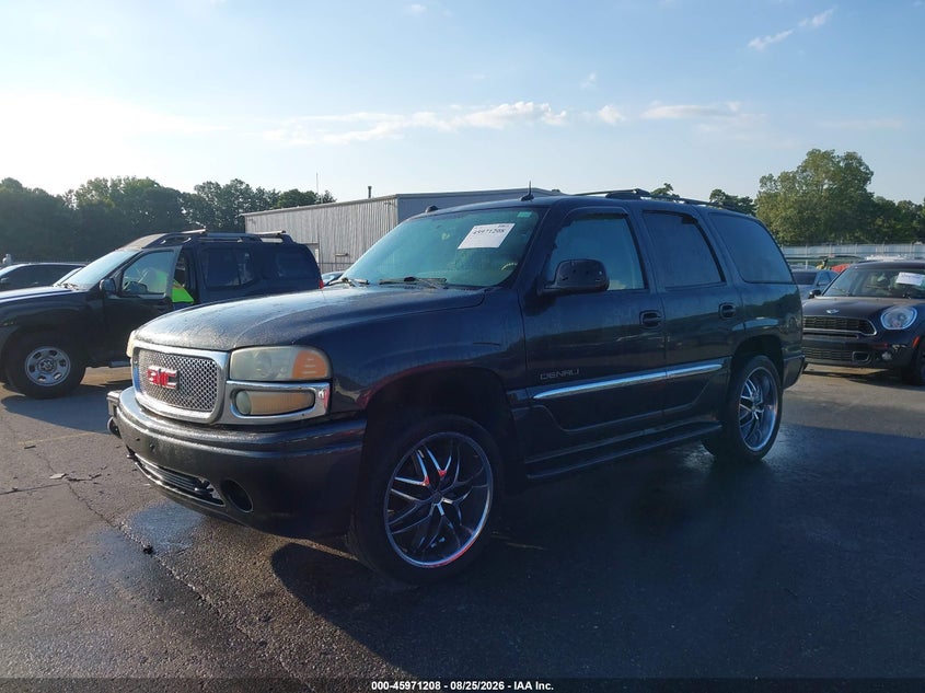 2004 GMC YUKON auction photo 2