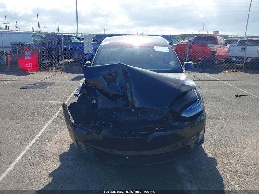 2020 TESLA MODEL X · Фото 11