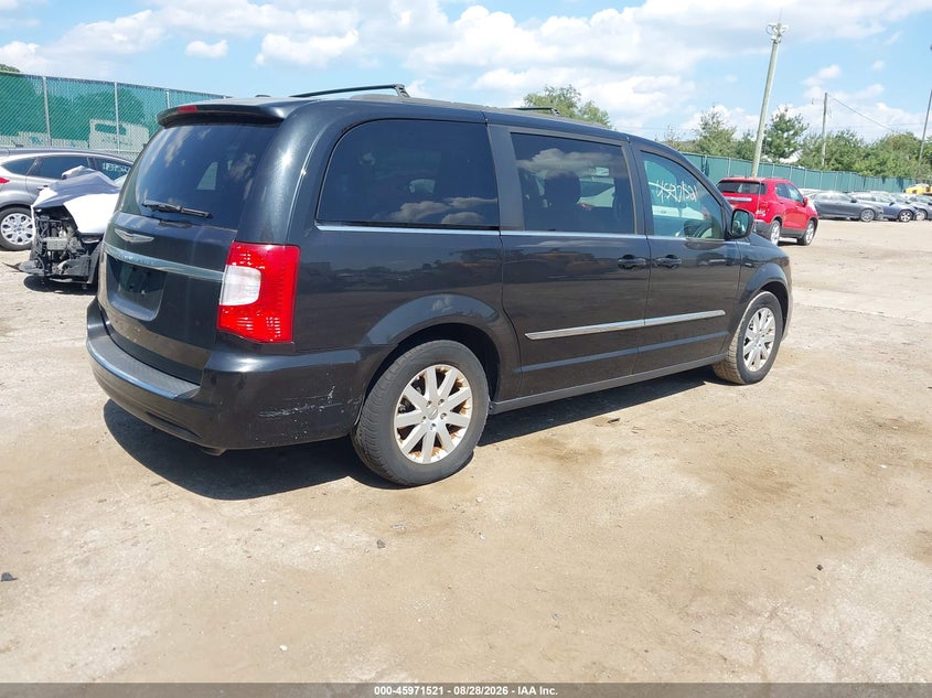 2016 CHRYSLER TOWN & COUNTRY auction photo 4