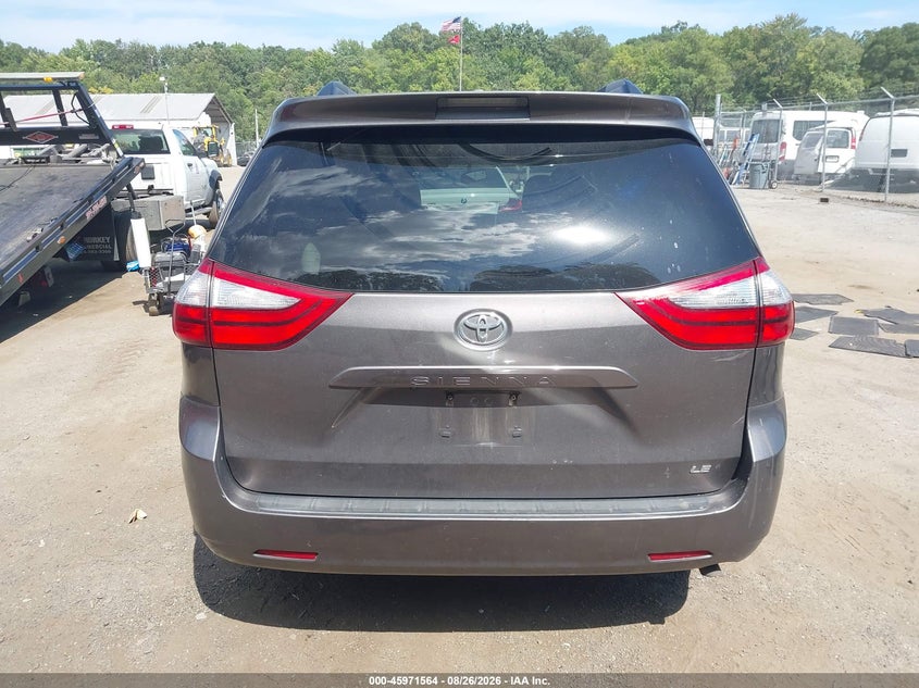 TOYOTA SIENNA - zdjęcie 17