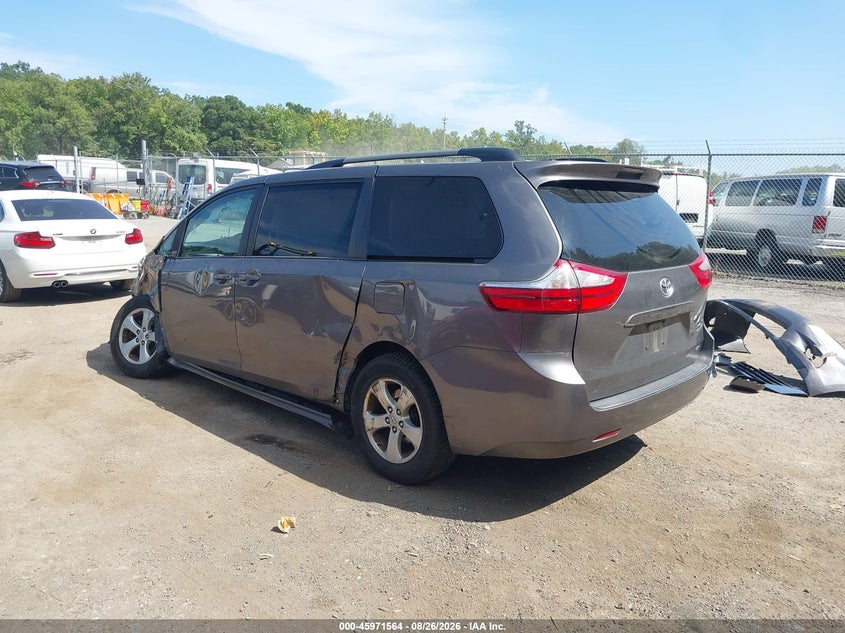 TOYOTA SIENNA - zdjęcie 3