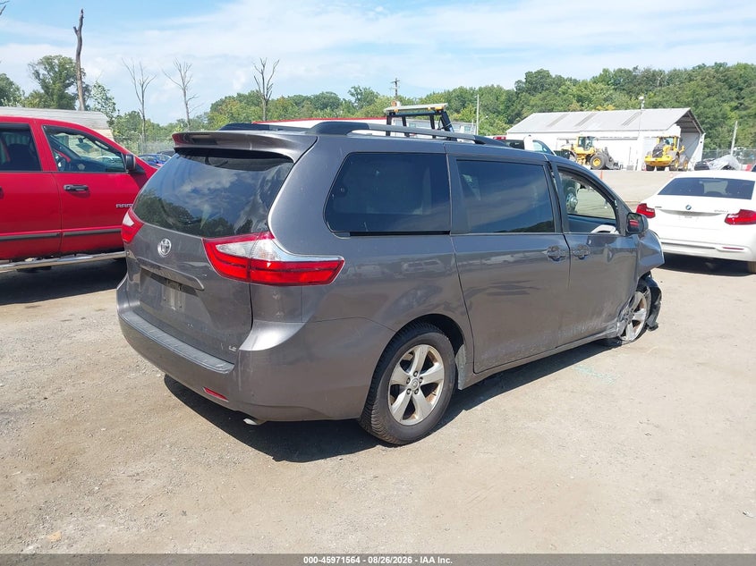 TOYOTA SIENNA - zdjęcie 4