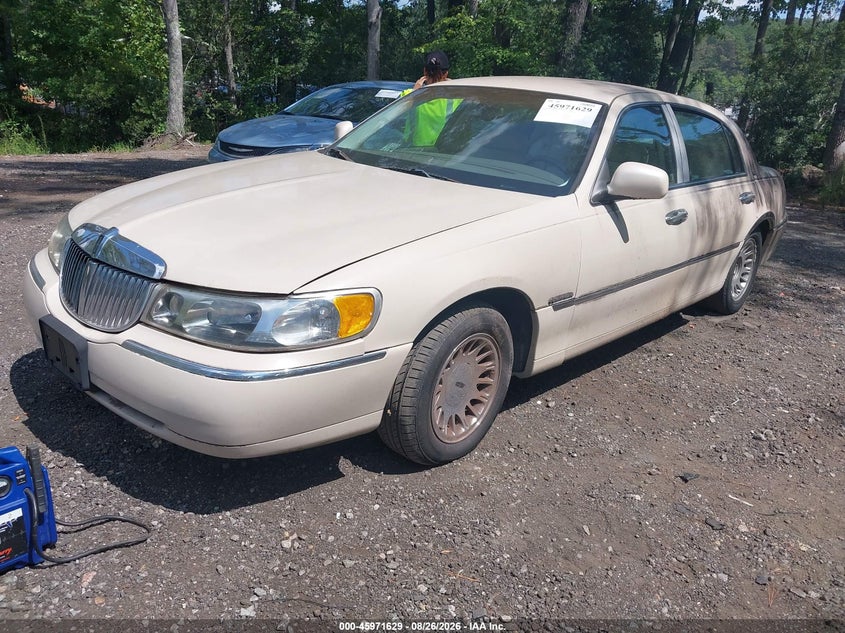 1998 Lincoln Town Car Cartier, Звичайний знос, IAAI, VIN 1LNFM83W5WY681906 — фото 2