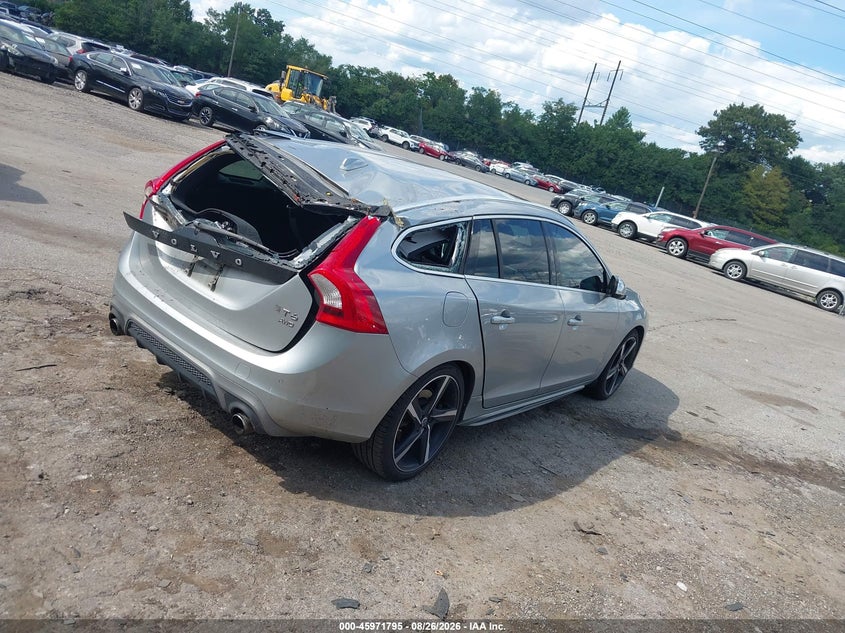 Vin: yv1902sh8f1190410, lot: 46471035, volvo v60 t6 r-design platinum 20154