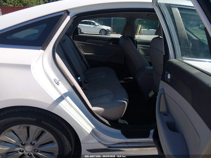 2016 HYUNDAI SONATA HYBRID auction photo 8