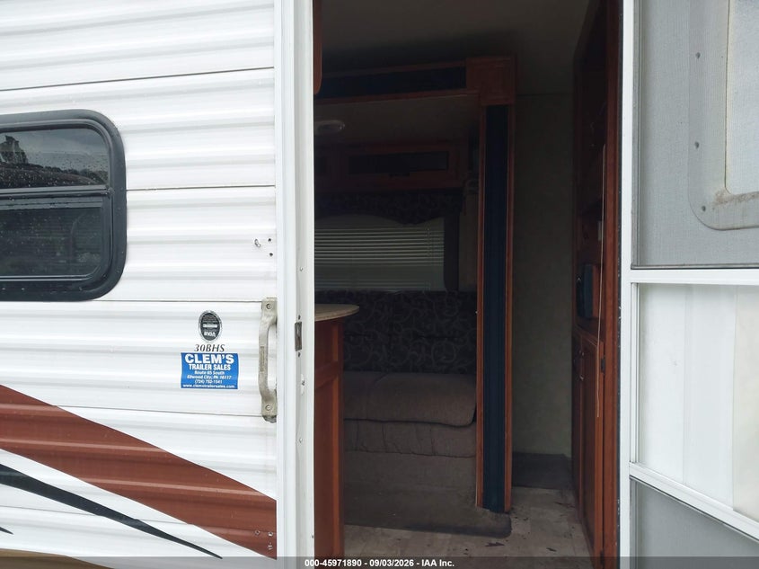 2010 FOREST RIVER COACHMEN CATALINA 30BHS TRAVEL TRAILER auction photo 5