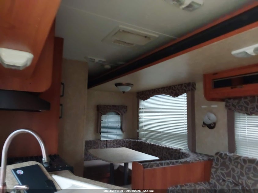 2010 FOREST RIVER COACHMEN CATALINA 30BHS TRAVEL TRAILER auction photo 8