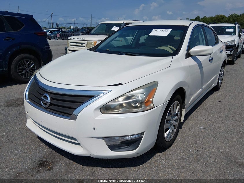 2015 Nissan Altima, Normal Wear & Tear, IAAI, VIN 1N4AL3AP0FC191392 — photo 2