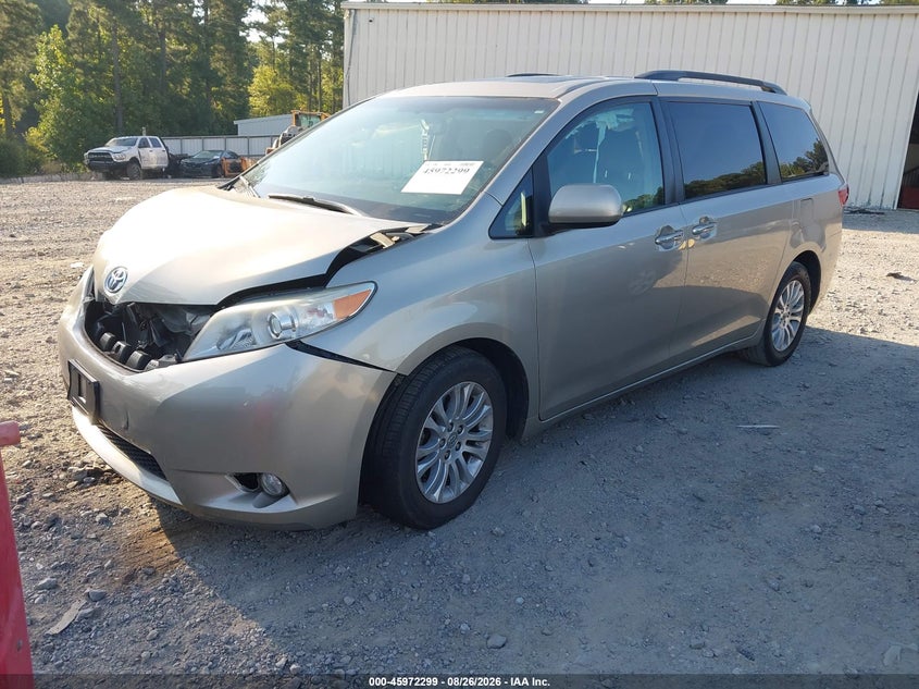 2016 Toyota Sienna, Front End, IAAI, VIN 5TDYK3DC1GS724287 — photo 2