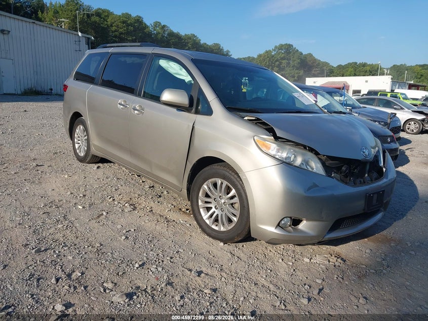 TOYOTA SIENNA - zdjęcie 1