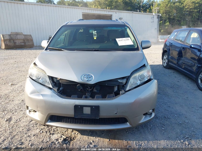 TOYOTA SIENNA - zdjęcie 12