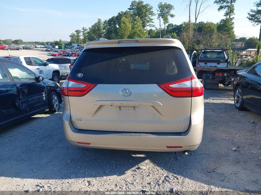 TOYOTA SIENNA - zdjęcie 16