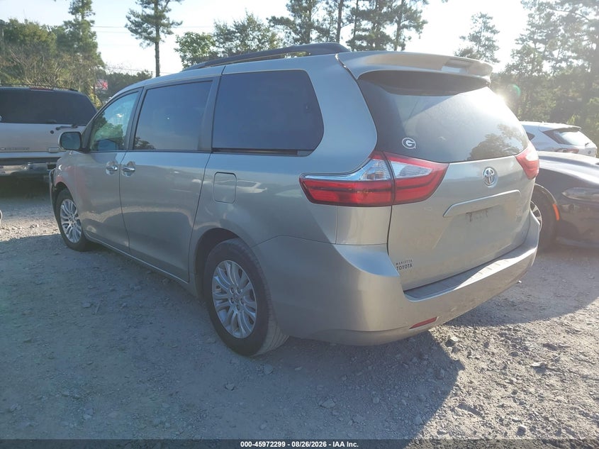 TOYOTA SIENNA - zdjęcie 3