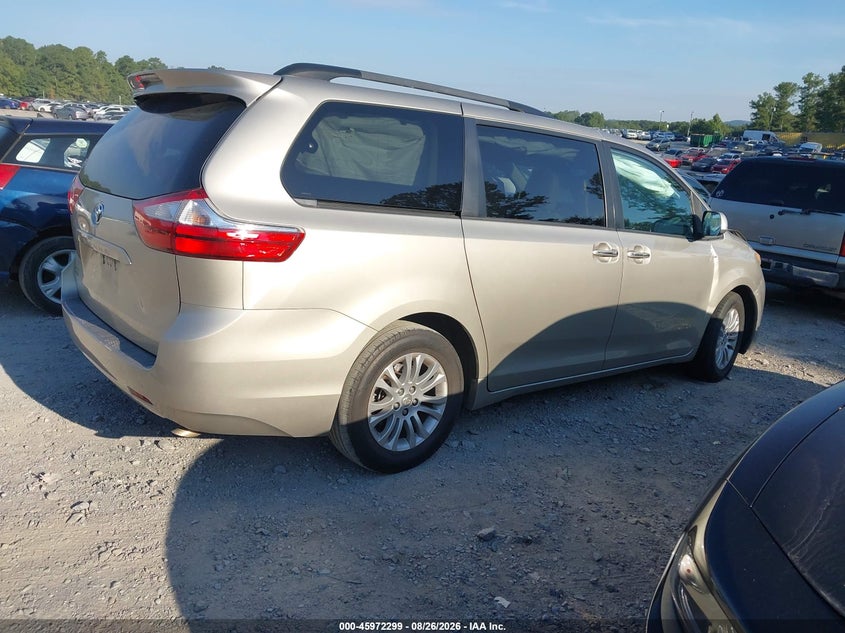 TOYOTA SIENNA - zdjęcie 4