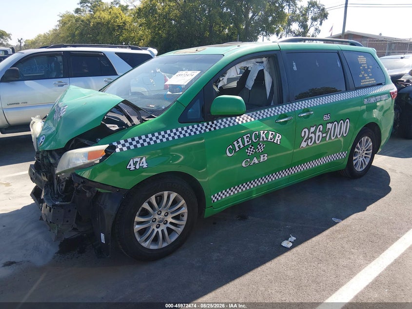 TOYOTA SIENNA - zdjęcie 2