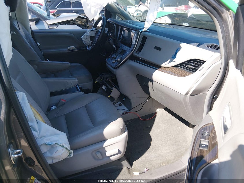 TOYOTA SIENNA - zdjęcie 5