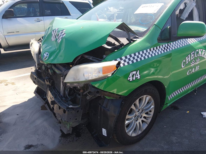 TOYOTA SIENNA - zdjęcie 6