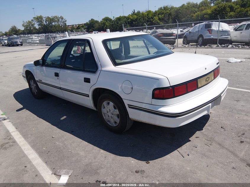 1994 CHEVROLET LUMINA auction photo 3