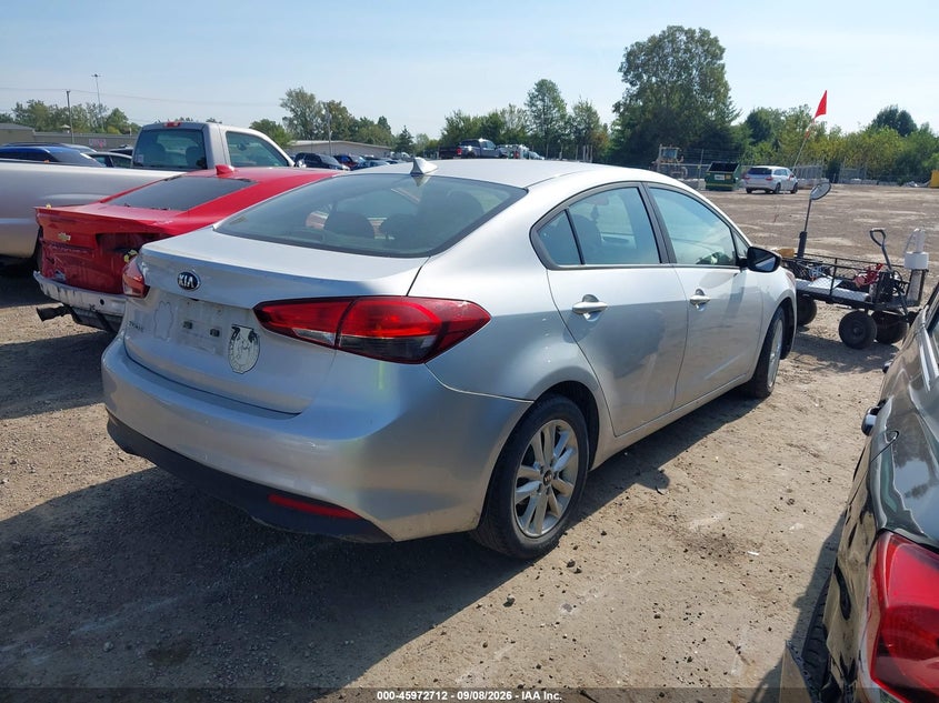 2017 KIA FORTE auction photo 4