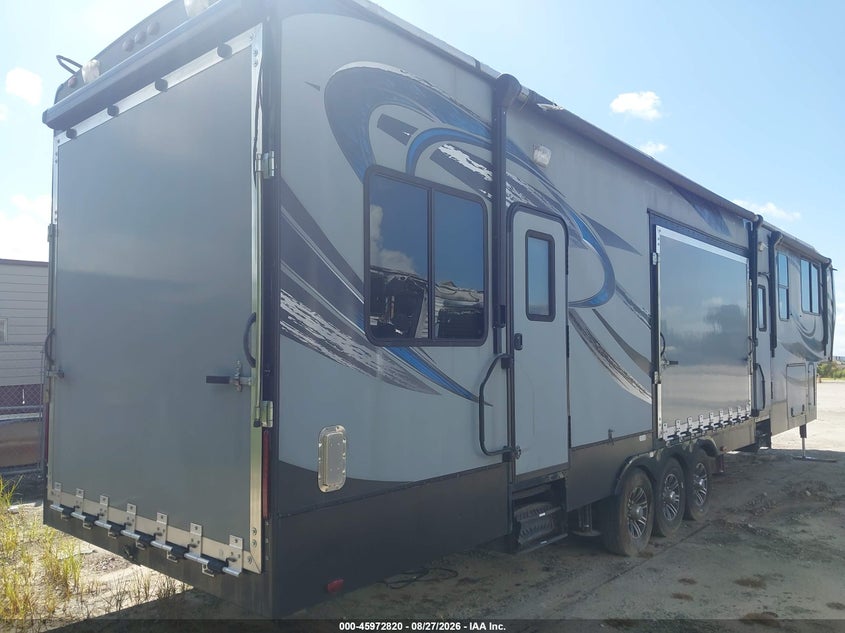 2015 HEARTLAND 4200 CYCLONE auction photo 3