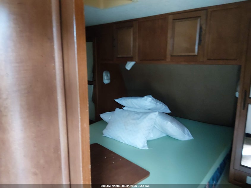 2013 FOREST RIVER SURVEYOR 296 SPORT TRAVEL TRAILER auction photo 8