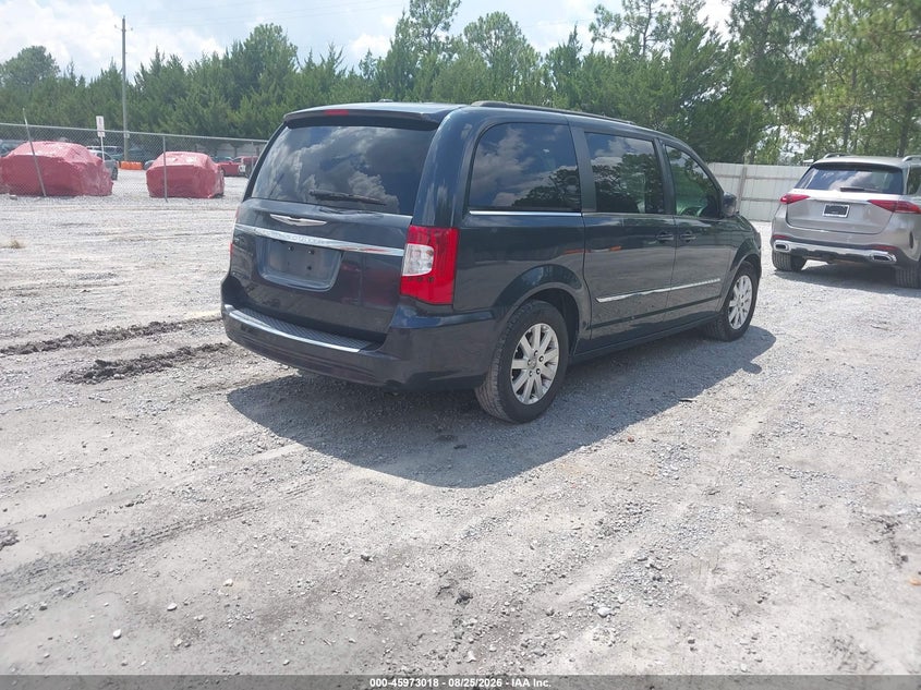 2013 CHRYSLER TOWN & COUNTRY auction photo 4