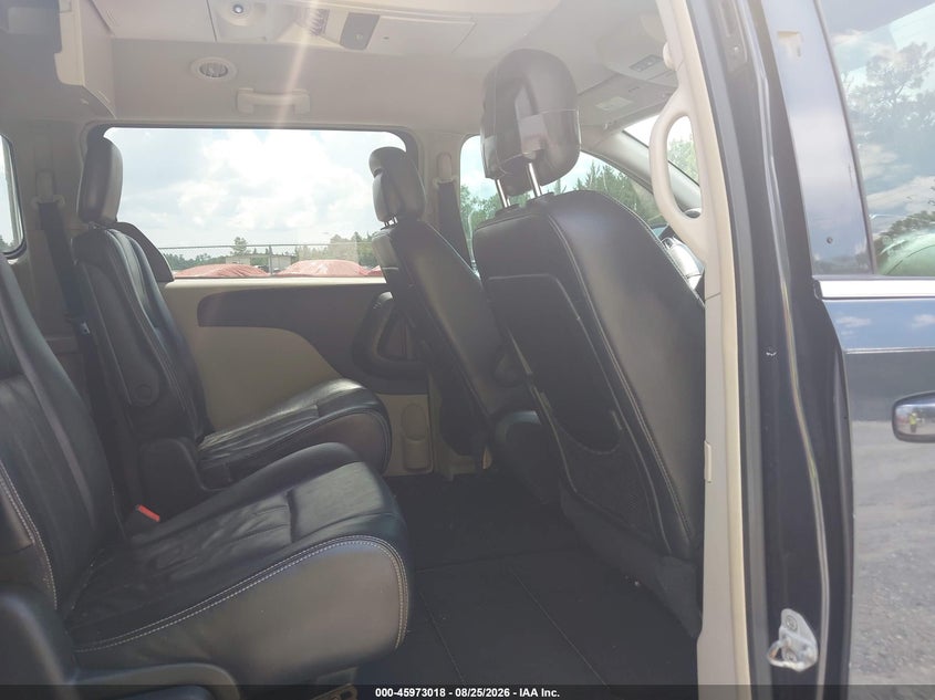 2013 CHRYSLER TOWN & COUNTRY auction photo 8