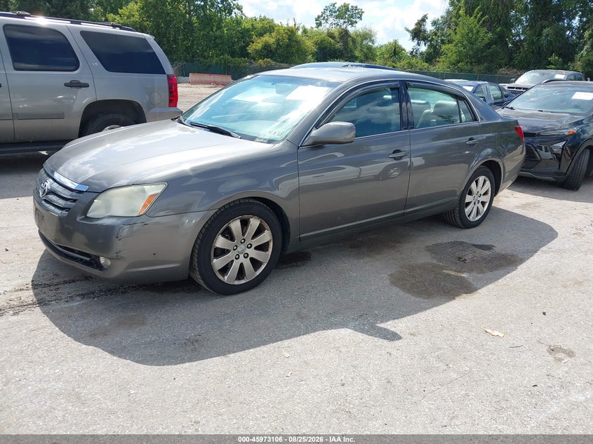 2005 TOYOTA AVALON auction photo 2