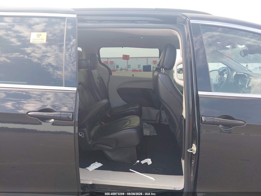 Photo 8 - CHRYSLER PACIFICA