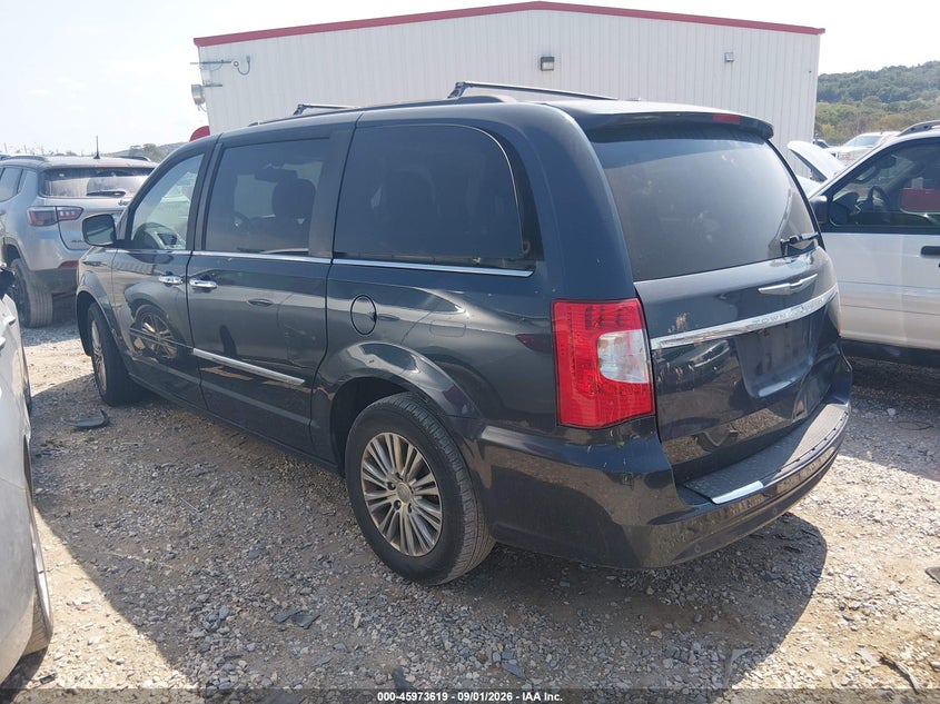 2013 CHRYSLER TOWN & COUNTRY auction photo 3