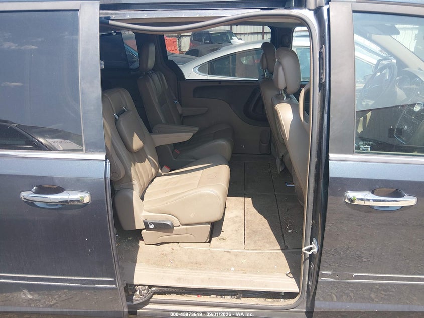 2013 CHRYSLER TOWN & COUNTRY auction photo 8