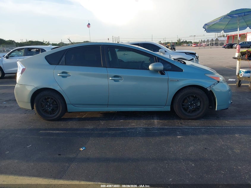TOYOTA PRIUS - zdjęcie 13