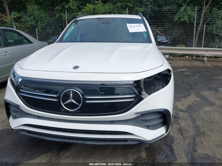 MERCEDES-BENZ EQB 300 SUV - zdjęcie 12