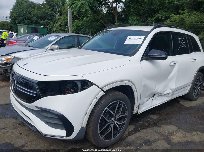 MERCEDES-BENZ EQB 300 SUV - zdjęcie 6
