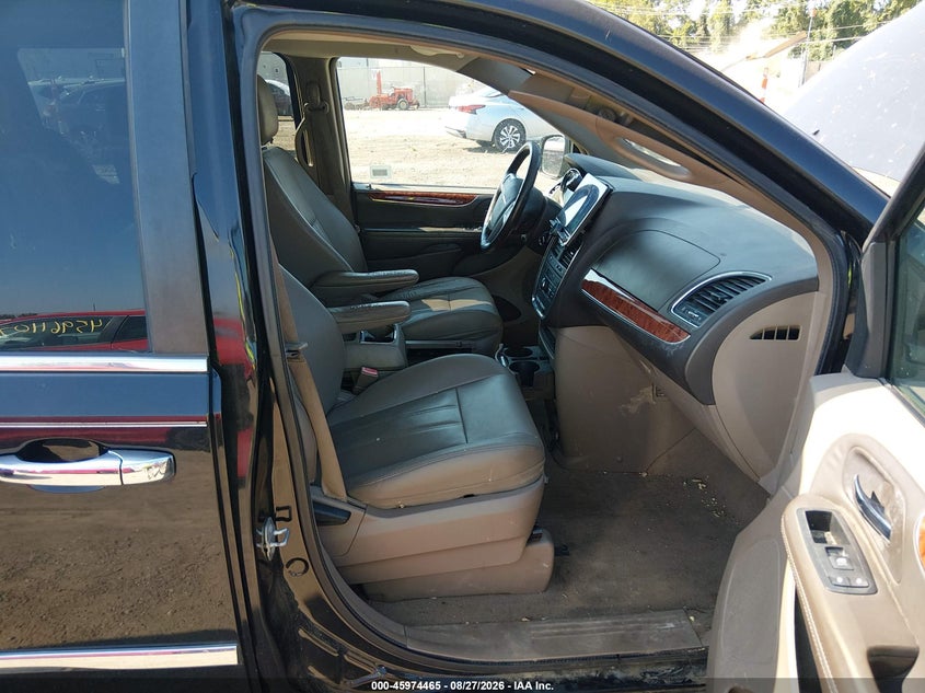 2016 CHRYSLER TOWN & COUNTRY auction photo 5
